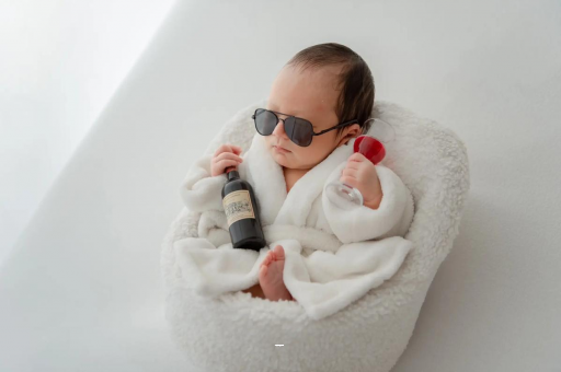 青州满月宝宝趴着睡 青州满月宝宝趴着睡